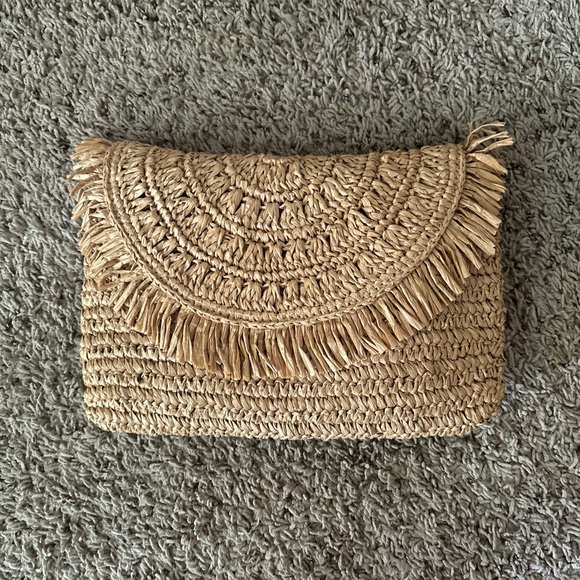 Woven straw bag with detachable strap - Picture 1 of 4